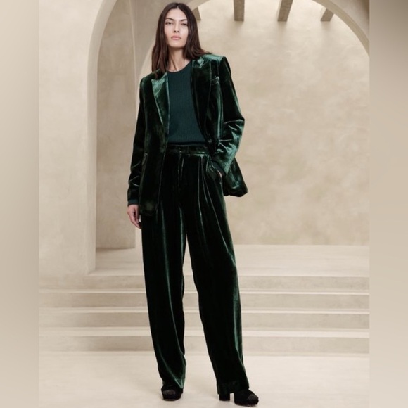 NWT! Banana Republic Dark Juniper Green Norte Velvet Pleated Pant - Multiple🩵 - Picture 1 of 8